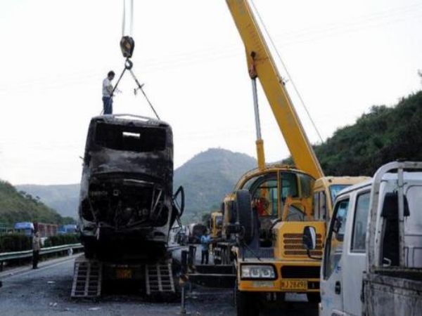 石楼县吊车出租公司电话_吊车经常维护和保养决定吊车的使用寿命|厚